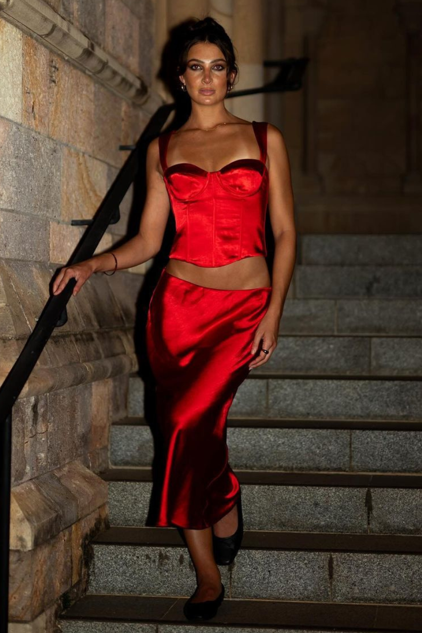 OURA MIDI SKIRT - RED - 12_c8e2e740-918a-421b-aa19-2c5672658d64