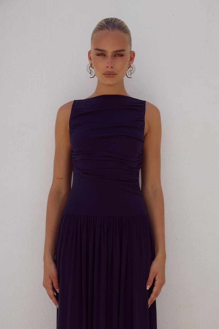 NALLA MAXI DRESS - NAVY - 241008_RUNAWAY4076