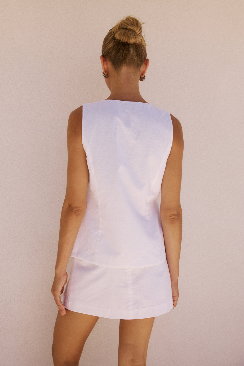 ASCEND VEST - WHITE - WEBRESIZED_8_77849d65-27c8-43c1-a672-3bef70c5dfb5