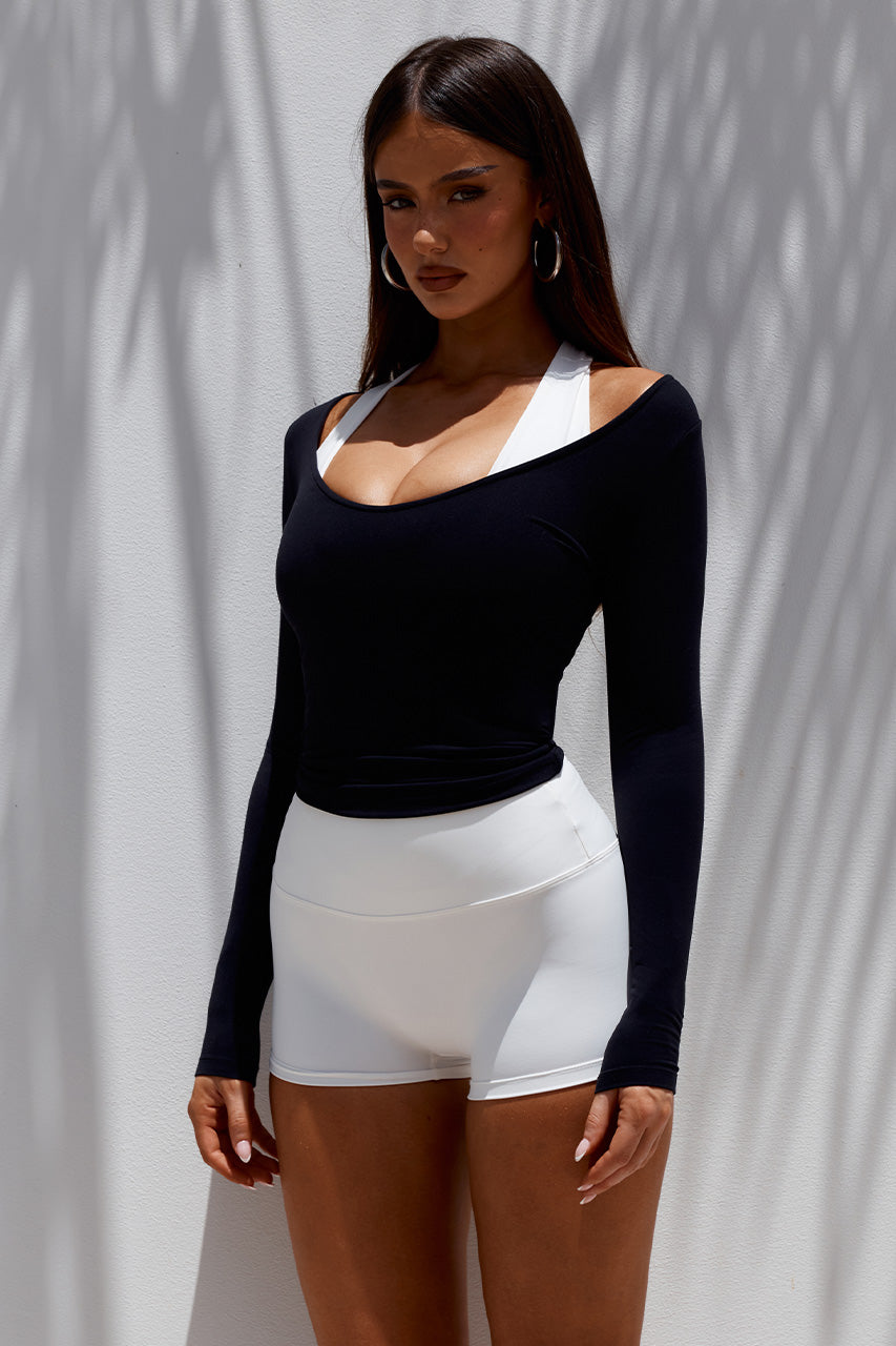 ZELDA LOW V-NECK LONG SLEEVE TOP - BLACK - ZELDALOWV-NECKLONGSLEEVETOP-BLACKxCARLYHIGHWAISTEDMICROSHORTS-CREAM-11