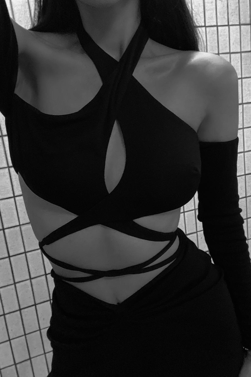 Ray Crop Top - Black - WEBRESIZED9